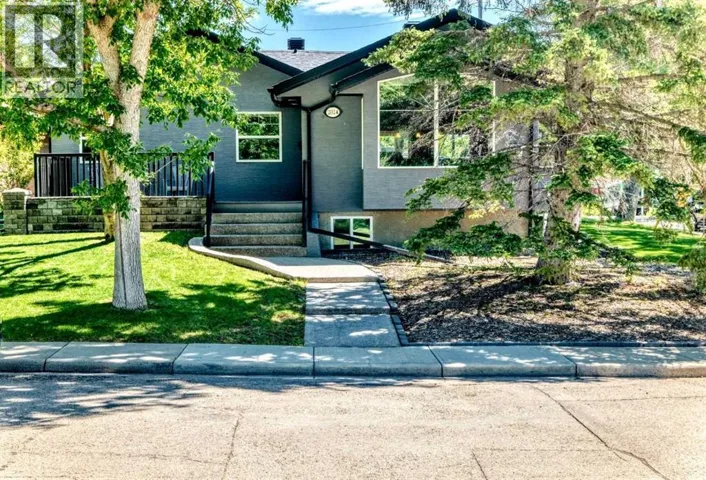 2024 Chicoutimi Drive NW, Calgary, Alberta T2L0V7