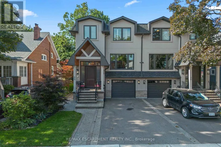 24 CAYUGA AVENUE, Mississauga (Port Credit), Ontario L5G3S7