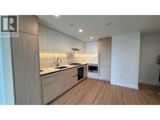16xx 2135 SPRINGER AVENUE, Burnaby, British Columbia V5B0C1
