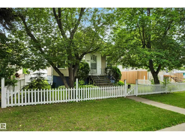 9307 92 ST NW, Edmonton, Alberta T6C3R7