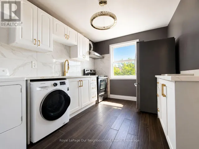 728 WESTON ROAD, Toronto (Rockcliffe-Smythe), Ontario M6N3R5