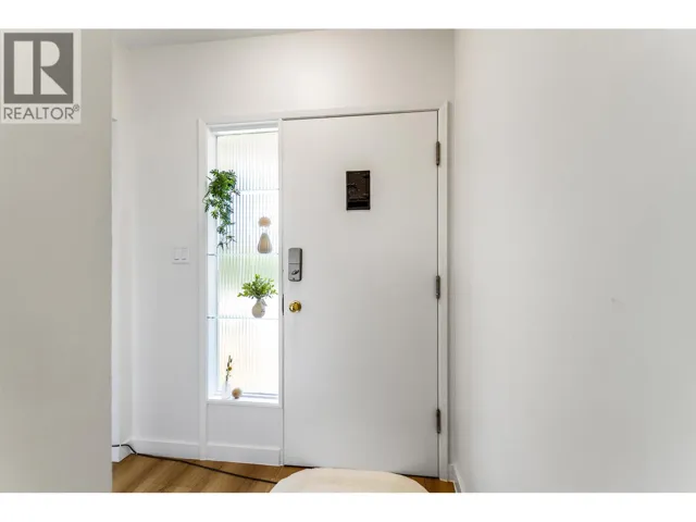 9175 HOLMES STREET, Burnaby, British Columbia V3N4C1