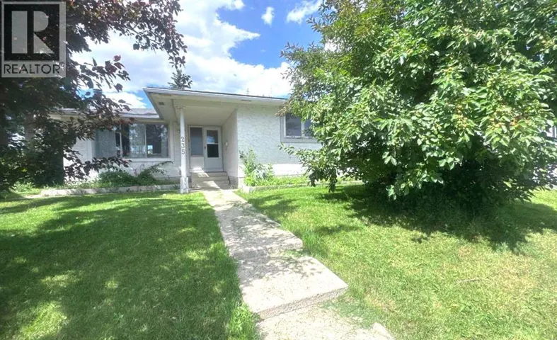 235 Penbrooke Close SE, Calgary, Alberta T2A3N9