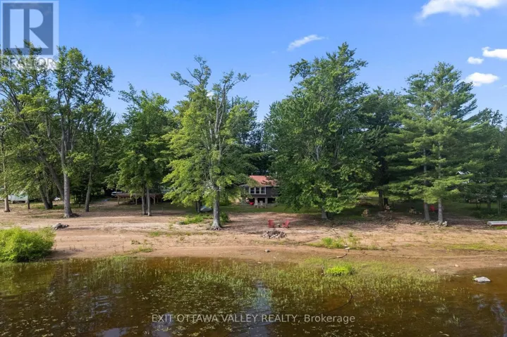 95 SULLIVAN POINT ROAD, Laurentian Valley, Ontario K8A6W2