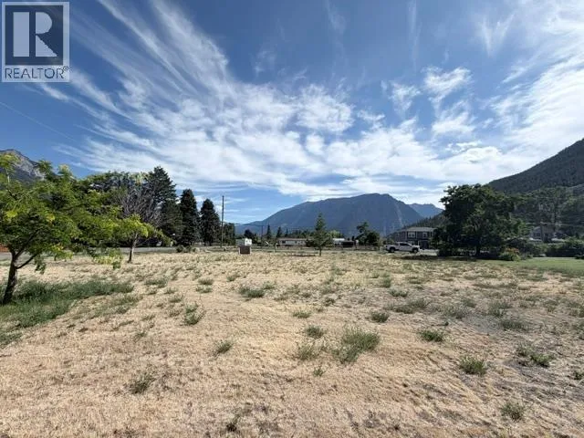 195 Hollywood Crescent, Lillooet, British Columbia V0K1V0