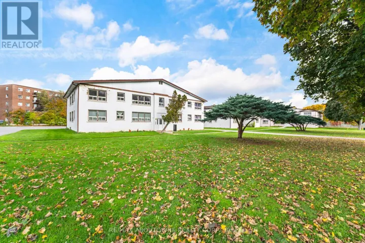 3 - 1031 CHURCHILL AVENUE E, Oakville (CP College Park), Ontario L6H1A3