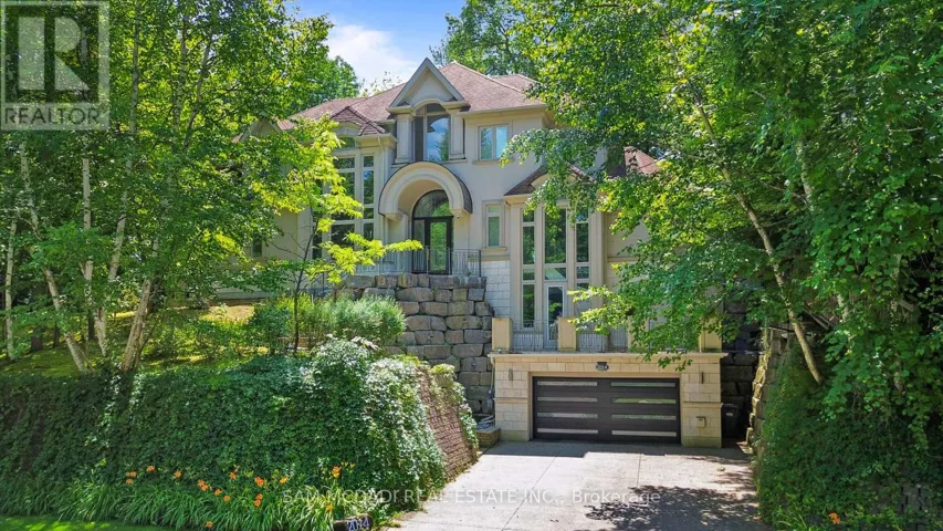 2014 HEARTWOOD COURT, Mississauga (Erindale), Ontario L5C4P7