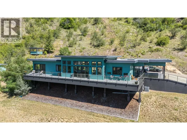 160 10th Avenue, Montrose, British Columbia V0G1P0