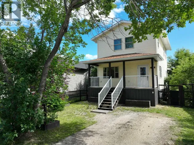 906 3 Avenue, Beaverlodge, Alberta T0H0C0