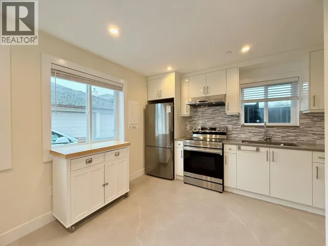 6X W 47TH AVENUE, Vancouver, British Columbia V5Y2X7