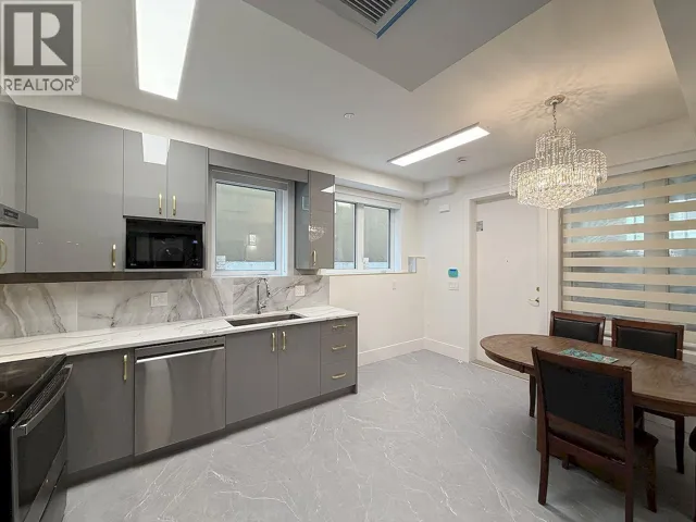 10XX E E 62ND AVENUE, Vancouver, British Columbia V5X2H1