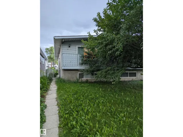 8916 83 AV NW, Edmonton, Alberta T6C1B5