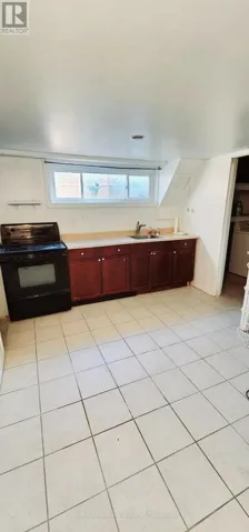 LOWER FLOOR - 27 MAIN STREET, Mississauga (East Credit), Ontario L5M1X5