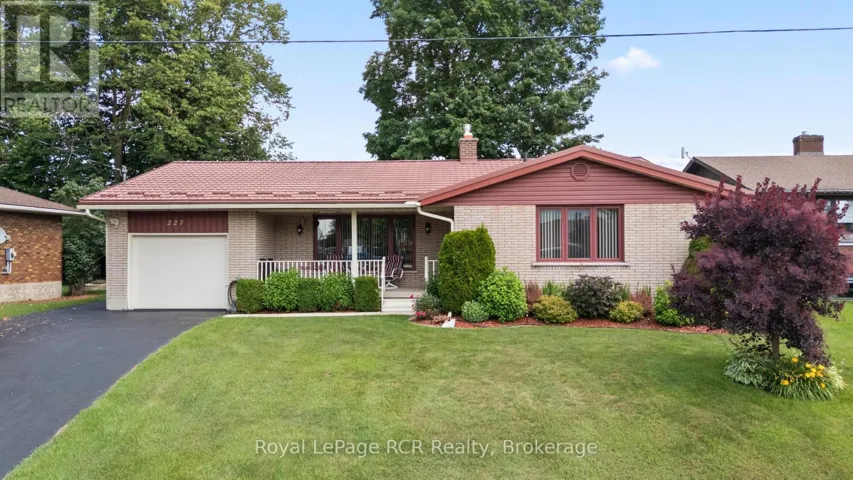 227 15TH AVENUE, Hanover, Ontario N4N3E1