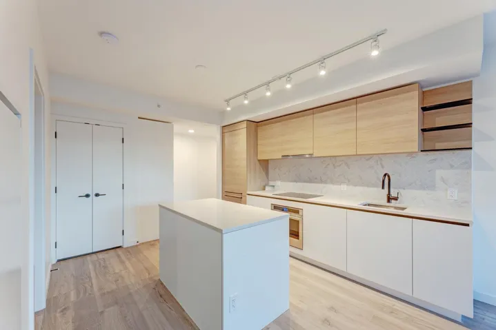 4xx 10448 UNIVERSITY DRIVE, Surrey, British Columbia V3T0S7