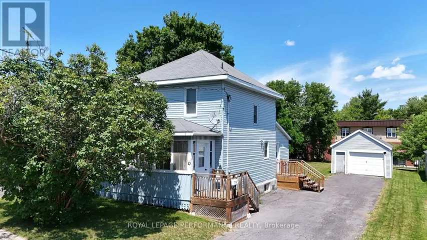 10 DUNBAR AVENUE, Cornwall, Ontario K6H5M7