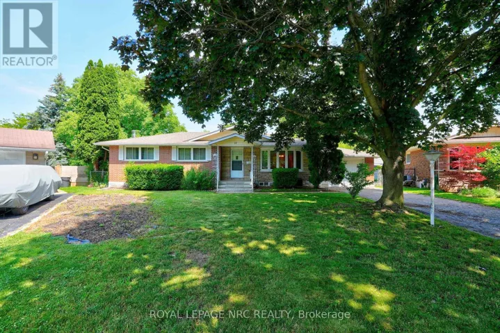 17 ST. LOUIS PLACE, St. Catharines (Lakeshore), Ontario L2M1K1
