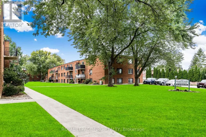 7 - 454 CARLTON STREET, St. Catharines (Facer), Ontario L2M4X1