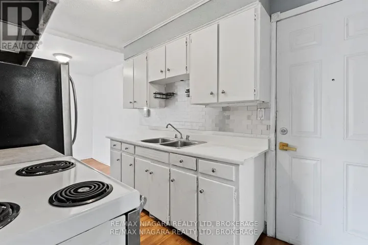 2 - 27 MAIN STREET, St. Catharines (Port Dalhousie), Ontario L2N4T6