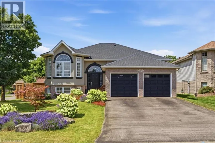 2 DUNTON Lane, Paris, Ontario N3L4E2