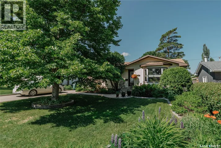 2704 Preston AVENUE S, Saskatoon, Saskatchewan S7J2G6