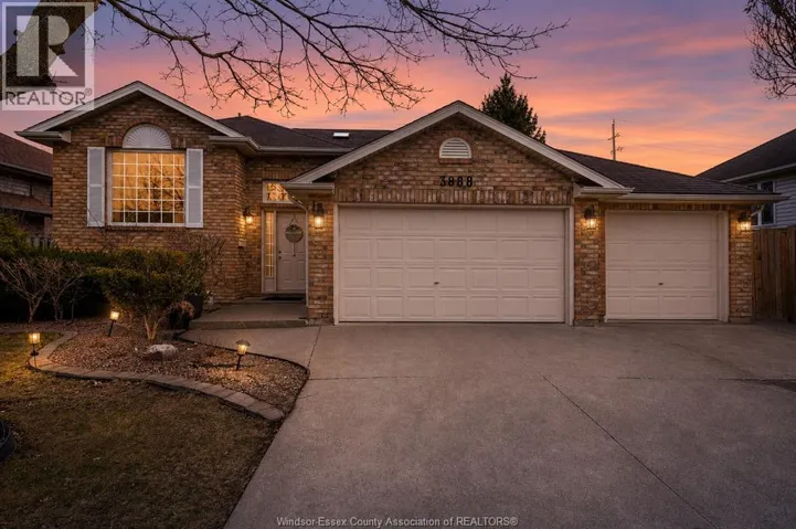 3888 ARISTOTLE CRESCENT, Windsor, Ontario N9G2N9