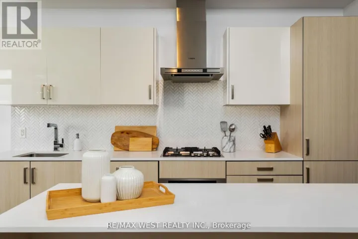 603 - 36 HOWARD PARK AVENUE, Toronto (Roncesvalles), Ontario M6R0A5