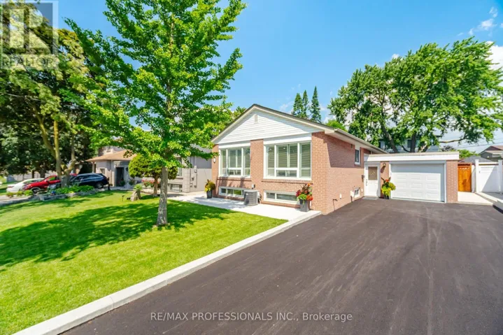 24 MILLBURN DRIVE, Toronto (Eringate-Centennial-West Deane), Ontario M9B2W9