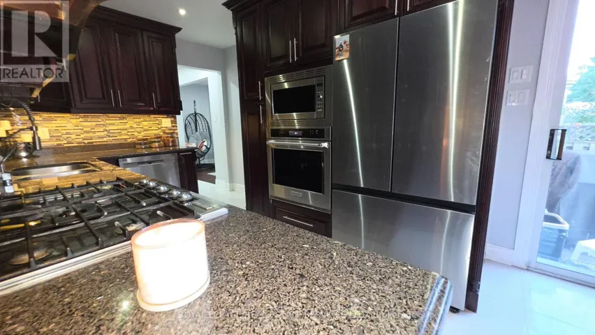323 WINFIELD TERRACE, Mississauga (Hurontario), Ontario L5R1N6