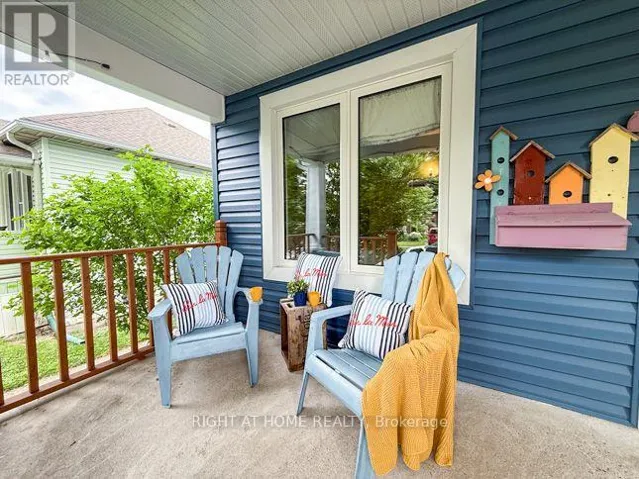 114 COLLEGE AVENUE, Sarnia, Ontario N7T6A9