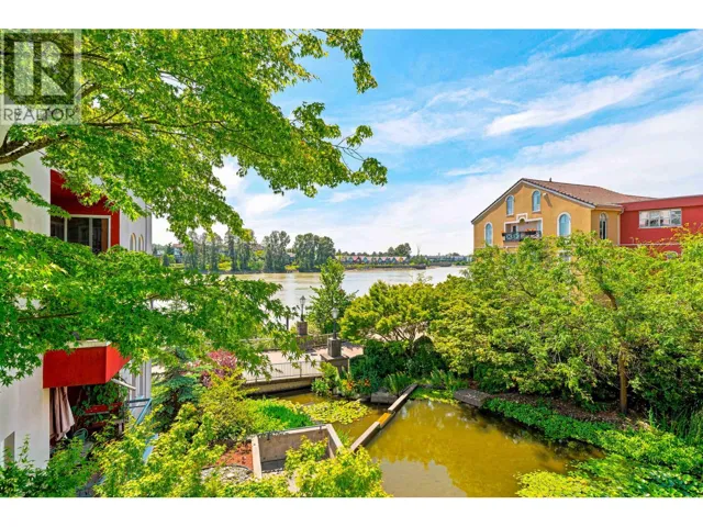 308 8 LAGUNA COURT, New Westminster, British Columbia V3M6M6