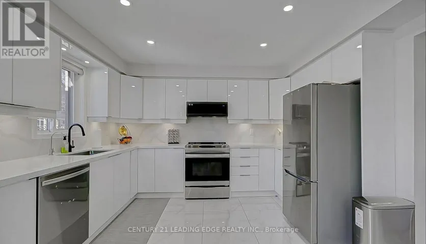 220 OLDE BAYVIEW AVENUE, Richmond Hill (Oak Ridges Lake Wilcox), Ontario L4E3C7