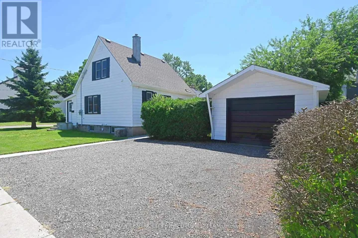 52 WOODWORTH AVENUE, St. Thomas, Ontario N5P3J8