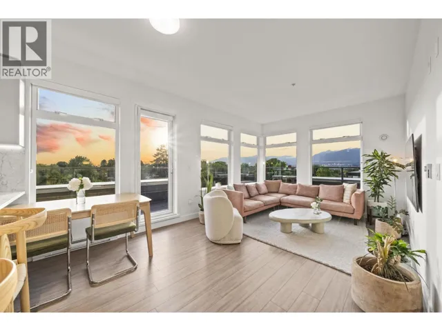 408 2408 GRANT STREET, Vancouver, British Columbia V5K3G4