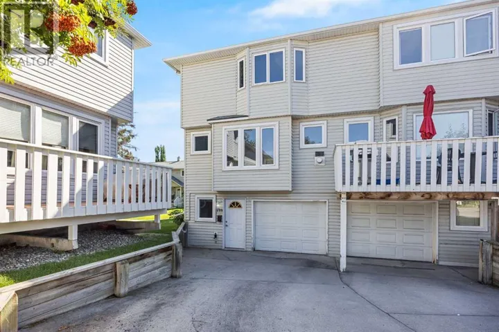 225 Killarney Glen Court SW, Calgary, Alberta T3E7H4