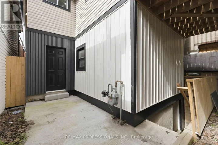 759 BARTON STREET E, Hamilton (Stipley), Ontario L8L3A9