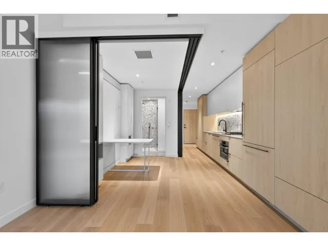 424 2471 ST. GEORGE STREET, Vancouver, British Columbia V5T0L8