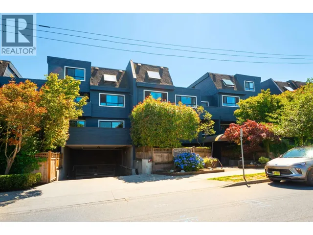 207 1990 W 6TH AVENUE, Vancouver, British Columbia V6J4V4