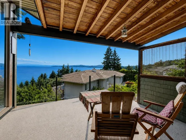 5475 HYDAWAY PLACE, Halfmoon Bay, British Columbia V7Z1B4