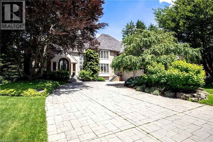 15 PEPPERTREE Crescent, Ancaster, Ontario L9G4L8