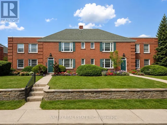 L24 - 2 SUTHERLAND DRIVE, Toronto (Leaside), Ontario None