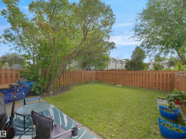 #B 16405 89 AV NW, Edmonton, Alberta T5R4S1
