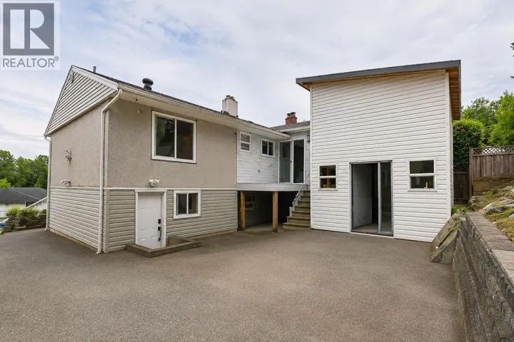 3867 MARINE DRIVE, Burnaby, British Columbia V5J3E3