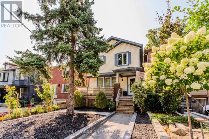 15 BATTENBERG AVENUE, Toronto (Woodbine Corridor), Ontario M4L1J7