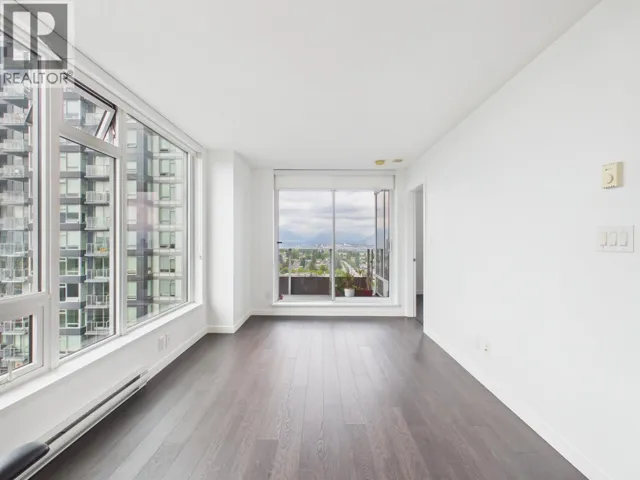 2202 5515 BOUNDARY ROAD, Vancouver, British Columbia V5R0E3