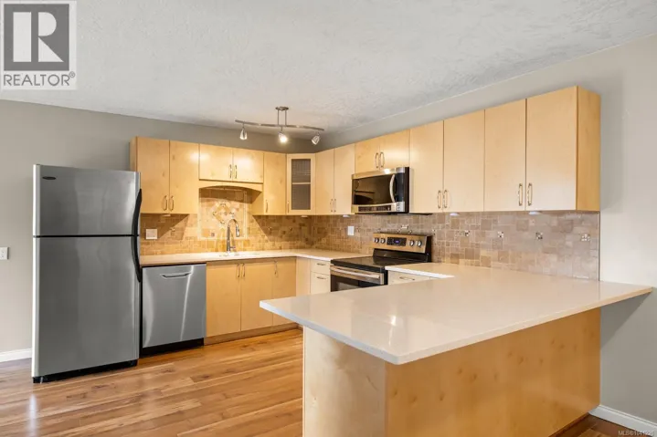 207 1525 Hillside Ave, Victoria, British Columbia V8T2C1