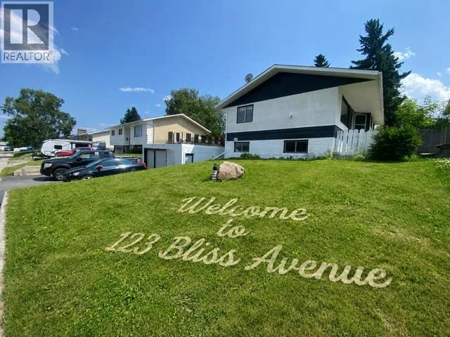 123 BLISS Avenue, Hinton, Alberta T7V1C2