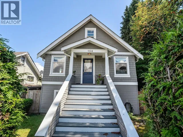 1124 TENTH AVENUE, New Westminster, British Columbia V3M3H7
