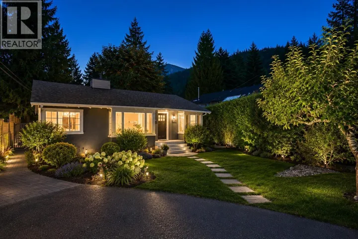 6431 ROSEBERY AVENUE, West Vancouver, British Columbia V7W2C5