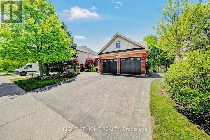 126 MOORE CRESCENT, Hamilton (Ancaster), Ontario L9G4Z8